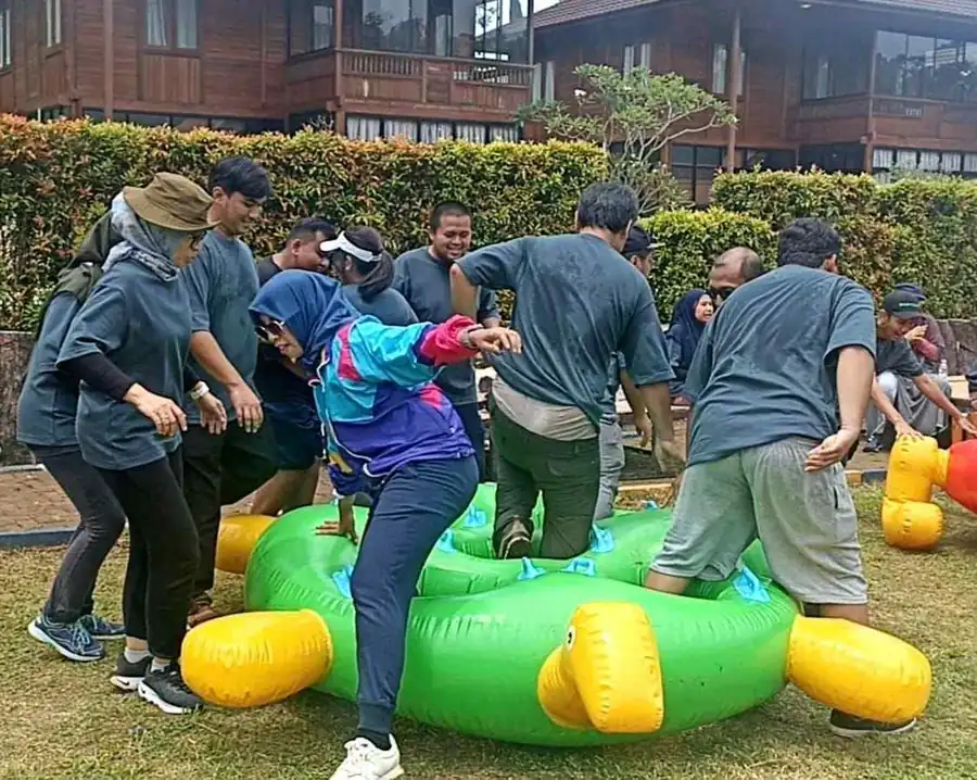 Kompetisi Inflatable Games antar tim