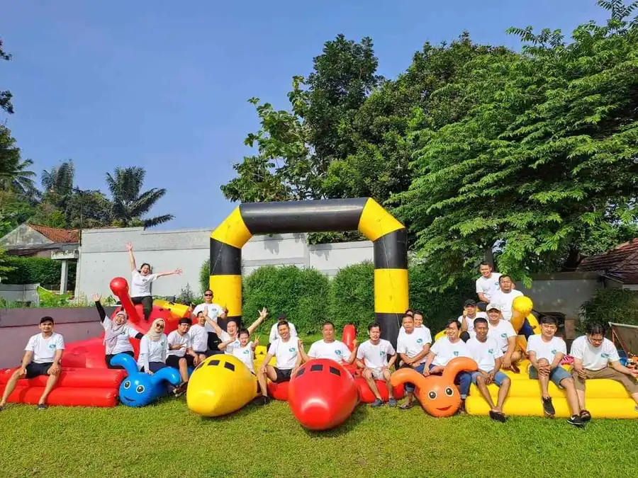 Inflatable Games di area outbound Puncak